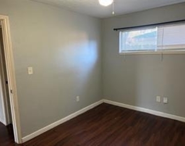 6301 Calhoun Road - Photo Thumbnail 4
