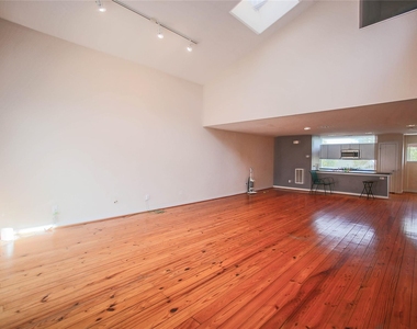 6913 Yellowstone Way Drive - Photo Thumbnail 12