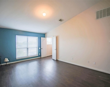 6913 Yellowstone Way Drive - Photo Thumbnail 17