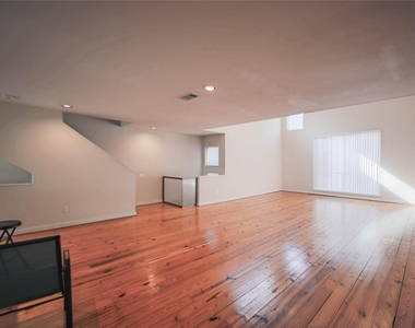 6913 Yellowstone Way Drive - Photo Thumbnail 10