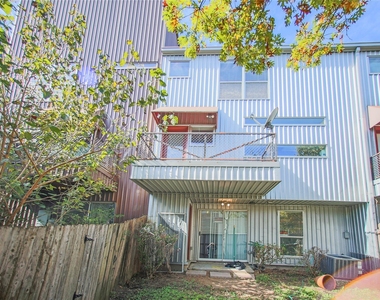 6913 Yellowstone Way Drive - Photo Thumbnail 21