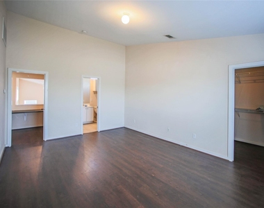 6913 Yellowstone Way Drive - Photo Thumbnail 19
