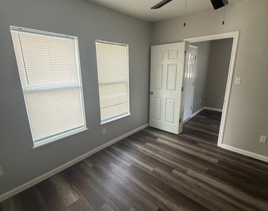 122 Pineview Drive - Photo Thumbnail 6