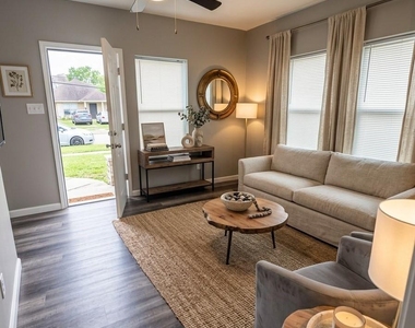 122 Pineview Drive - Photo Thumbnail 1