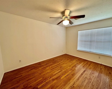 1414 Diamond Brook Drive - Photo Thumbnail 12