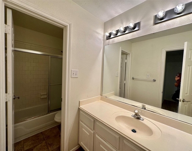1414 Diamond Brook Drive - Photo Thumbnail 17