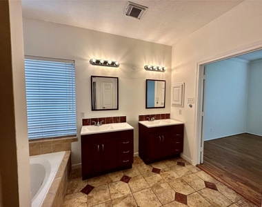 1414 Diamond Brook Drive - Photo Thumbnail 13