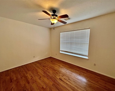 1414 Diamond Brook Drive - Photo Thumbnail 16