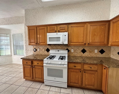 1414 Diamond Brook Drive - Photo Thumbnail 9