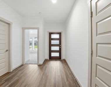 6814 Bradford Terrace Road - Photo Thumbnail 3