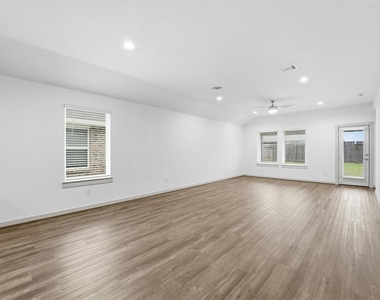 6814 Bradford Terrace Road - Photo Thumbnail 11
