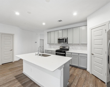 6814 Bradford Terrace Road - Photo Thumbnail 6