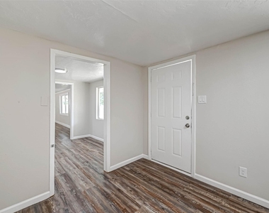 10694 Pine Street - Photo Thumbnail 4
