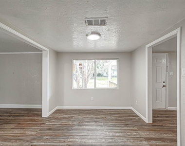 10694 Pine Street - Photo Thumbnail 6