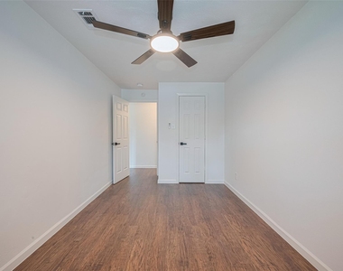 2112 Walnut Lane - Photo Thumbnail 16