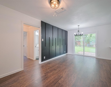 2112 Walnut Lane - Photo Thumbnail 3