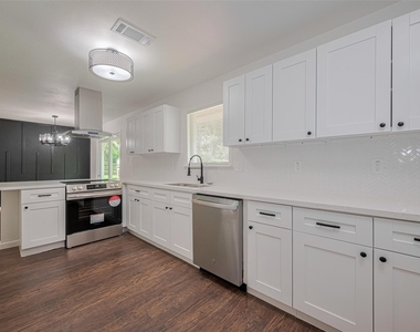 2112 Walnut Lane - Photo Thumbnail 6