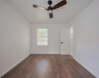 2112 Walnut Lane - Photo Thumbnail 17