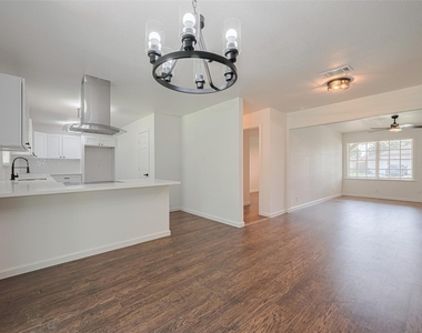 2112 Walnut Lane - Photo Thumbnail 4