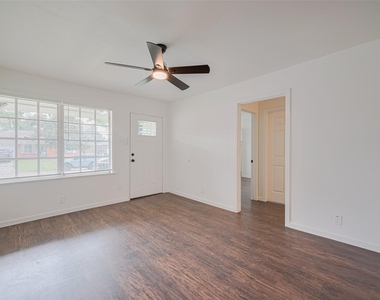 2112 Walnut Lane - Photo Thumbnail 8