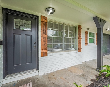 2112 Walnut Lane - Photo Thumbnail 2