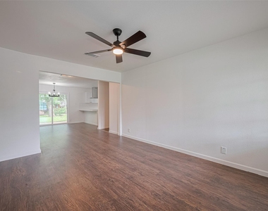 2112 Walnut Lane - Photo Thumbnail 9