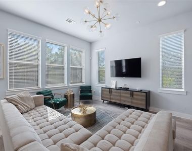3365 Daphne Street - Photo Thumbnail 5