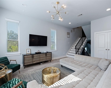 3365 Daphne Street - Photo Thumbnail 6