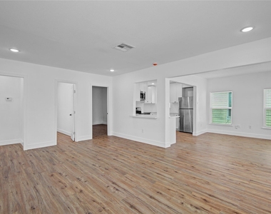 1203 W 6th Street - Photo Thumbnail 5