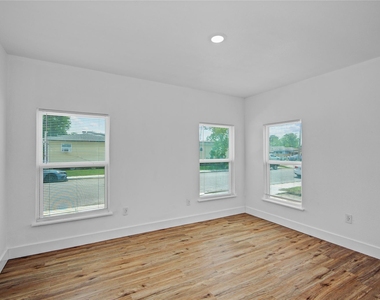 1203 W 6th Street - Photo Thumbnail 26