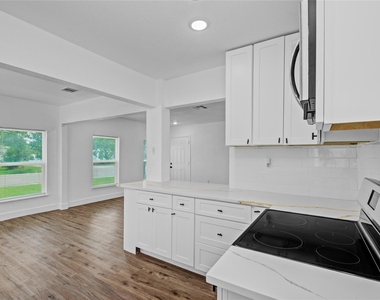 1203 W 6th Street - Photo Thumbnail 12