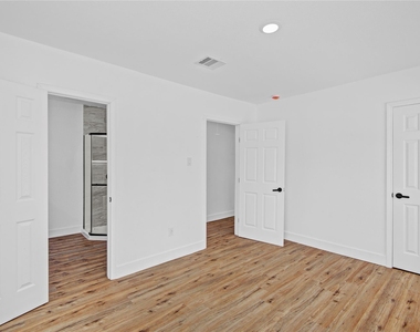 1203 W 6th Street - Photo Thumbnail 27