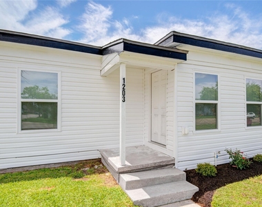 1203 W 6th Street - Photo Thumbnail 32