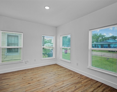 1203 W 6th Street - Photo Thumbnail 8