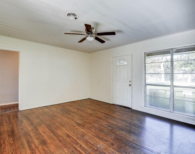 131 Lakewood Drive - Photo Thumbnail 7