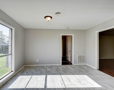 131 Lakewood Drive - Photo Thumbnail 6