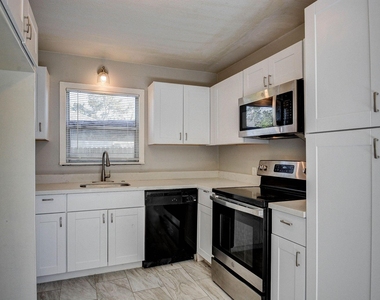 131 Lakewood Drive - Photo Thumbnail 2