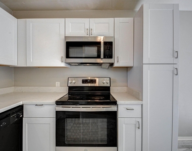 131 Lakewood Drive - Photo Thumbnail 3