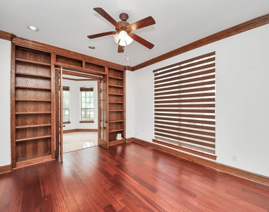 1807 Ravenel Lane - Photo Thumbnail 6