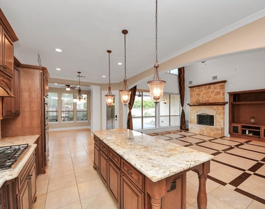 1807 Ravenel Lane - Photo Thumbnail 11