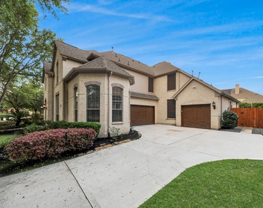 1807 Ravenel Lane - Photo Thumbnail 2