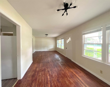 2206 Nancy Lou Street - Photo Thumbnail 10