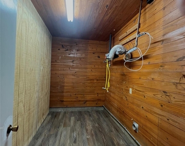 2206 Nancy Lou Street - Photo Thumbnail 6