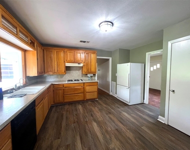 2206 Nancy Lou Street - Photo Thumbnail 8