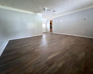 2206 Nancy Lou Street - Photo Thumbnail 3