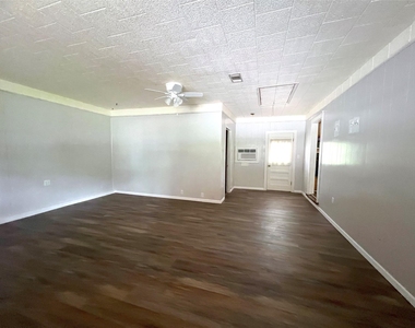 2206 Nancy Lou Street - Photo Thumbnail 5