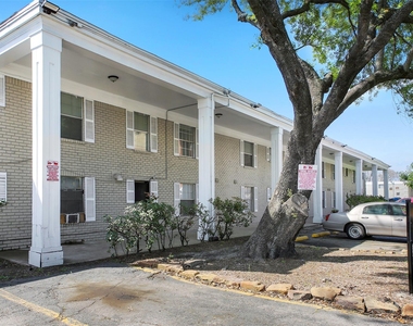 8800 Gulf Freeway - Photo Thumbnail 14