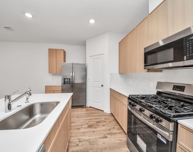 3538 Shearwater Street - Photo Thumbnail 6
