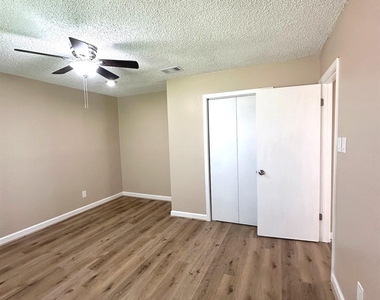 17712 Northhagen Drive - Photo Thumbnail 7