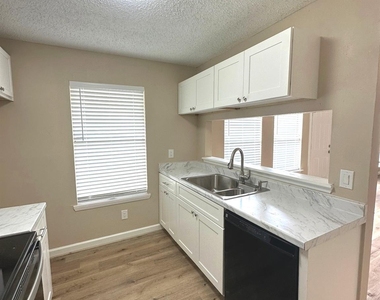 17712 Northhagen Drive - Photo Thumbnail 2